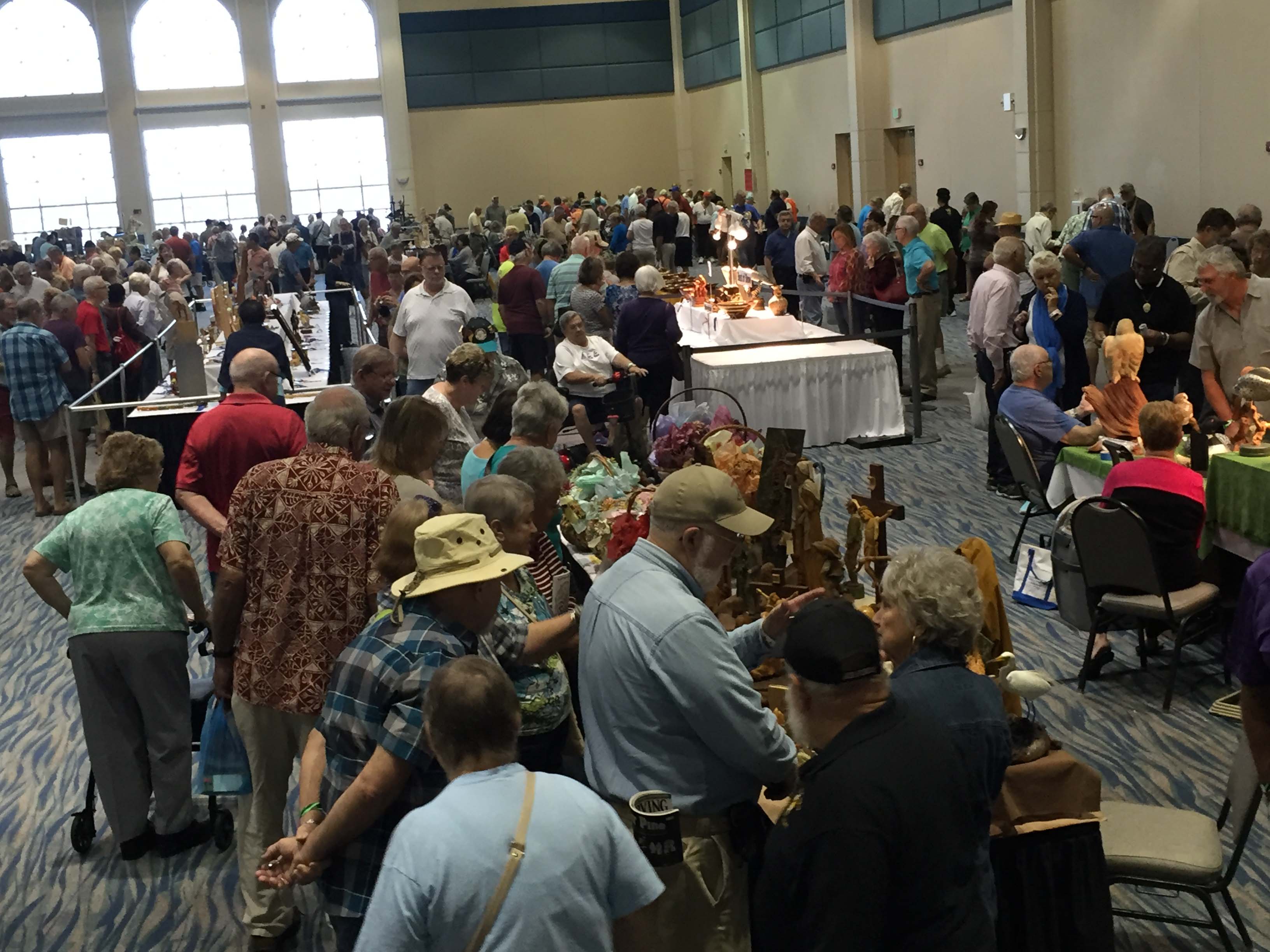 The waterfront Charlotte Harbor Convention Center bustled with carving fans at the Florida Winter National on January 9-10, 2016.