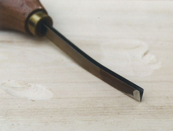 pfeil Swiss made - #1 Sweep Skew Chisel 12 mm Palm Handled