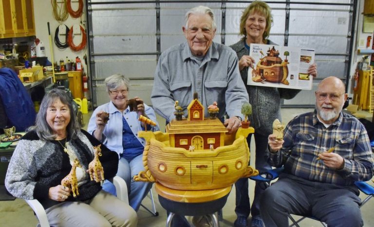 Tehachapi Mountain Carvers Carve the Ark